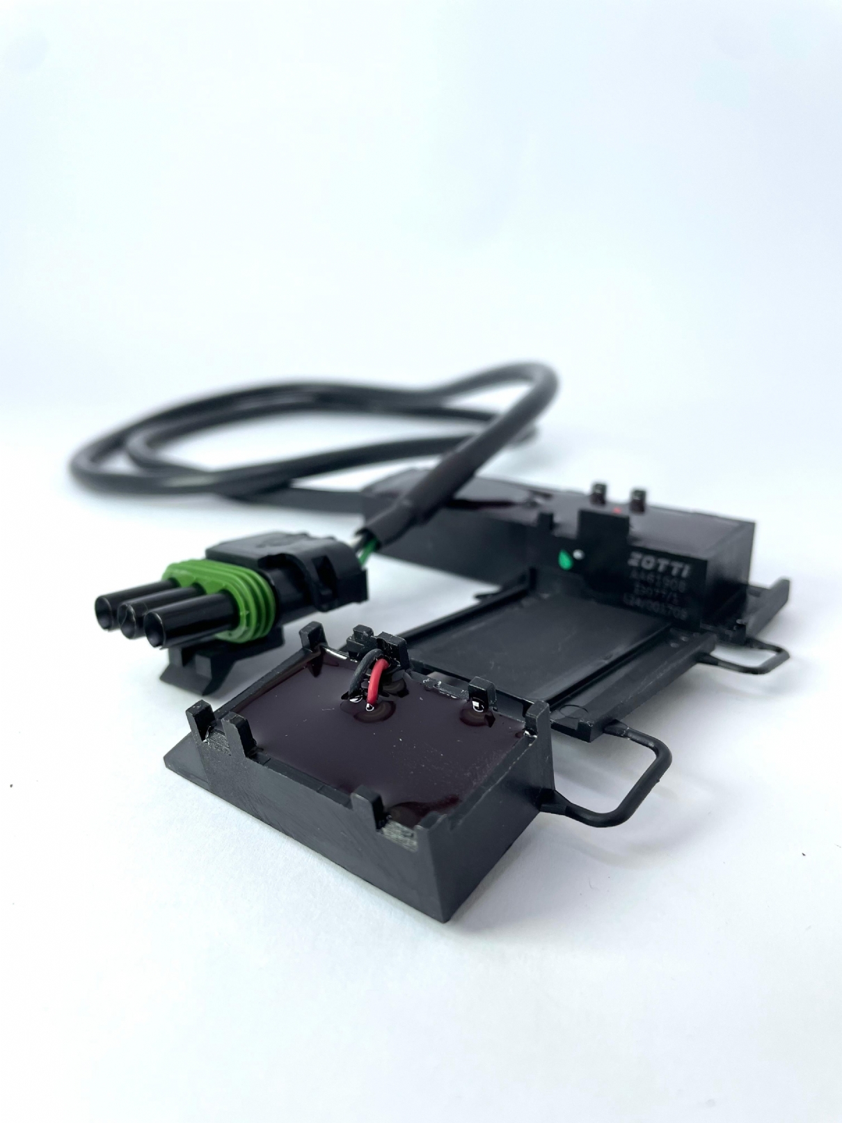 Z3077/1 - Sensor John Deere PM 400: AA61908 / AA58293 / AA58295 / 4555624 / AA41595 / 20260051/ 452440891AS1 / AH132163 JUMIL: 0110101 / 0110082 AGCO / MASSEY FERGUSON / VALTRA: ACX2623770 / ACX3025830